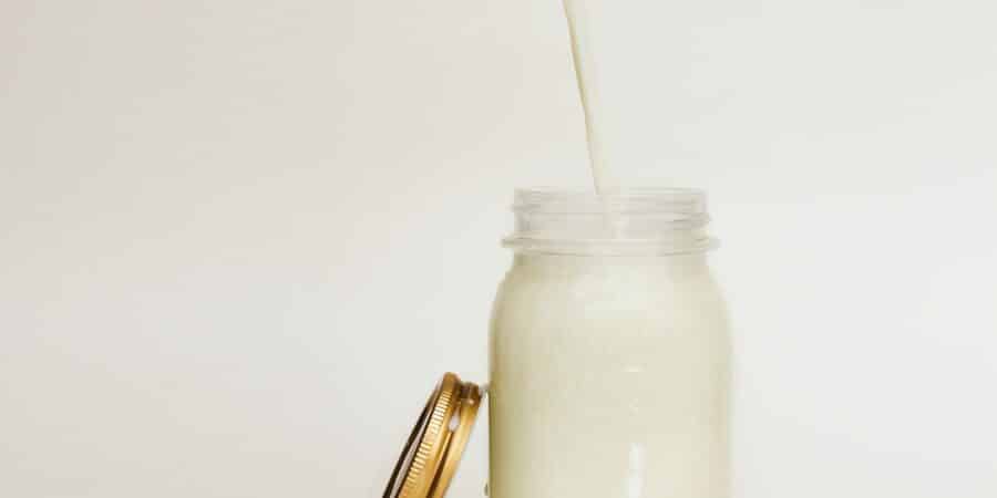 Quelle est la différence entre l’allergie aux protéines de lait de vache et l’intolérance au lactose ?